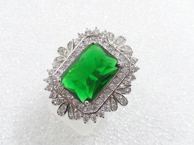 JAPANESE KIMONO / ANTIQUE COLORED STONE RING (SIZE 14)